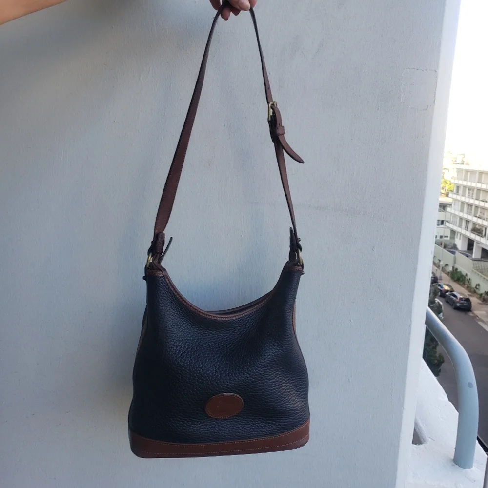 Vtg Dooney & Bourke All Weather Pebble Leather Black Small Hobo Shoulder bag